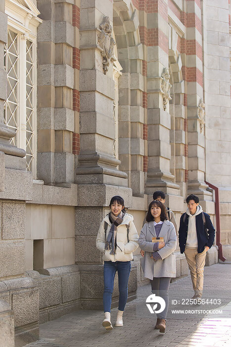 校园里的大学生