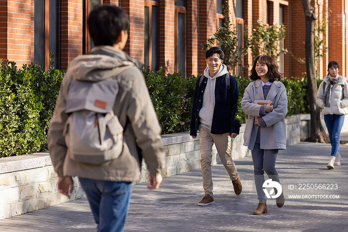 校园里的大学生