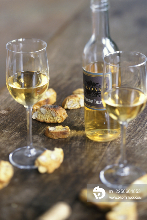 Cantucci biscuits with Vin Santo