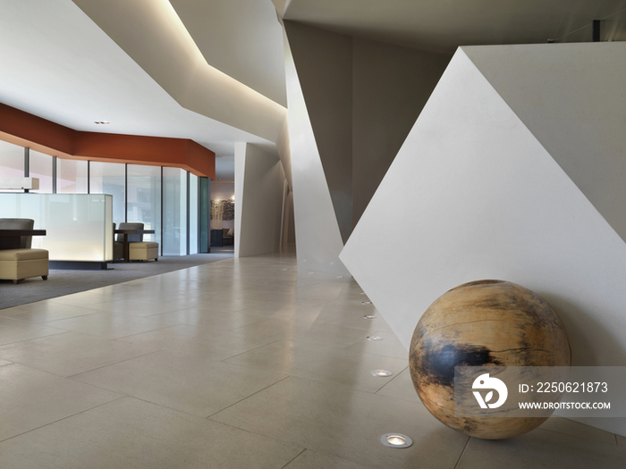 Hallway with round centerpiece against wall at a luxurious hotel