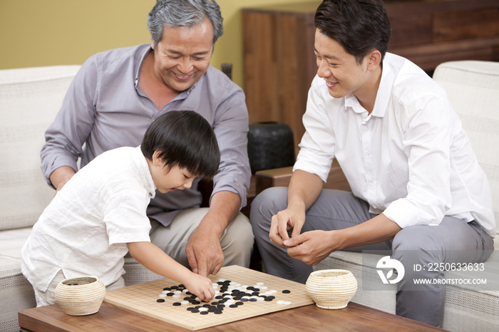 祖孙三人下围棋