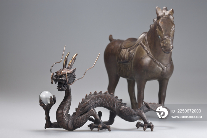 马和龙的雕塑
