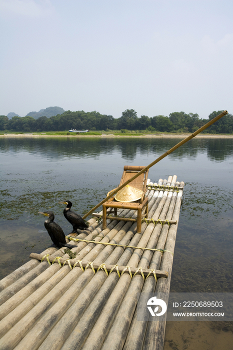 桂林漓江上的竹筏