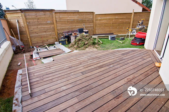 Chantier d'une terrasse en bois