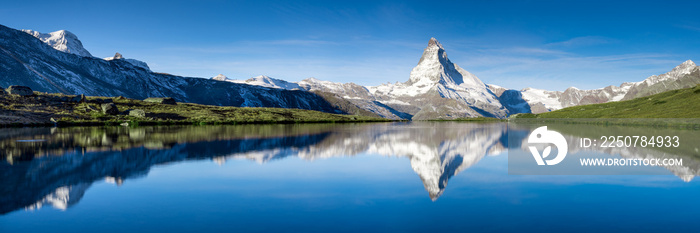 Stellisee和Matterhorn全景在der Schweiz