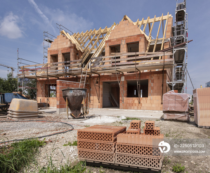 Neubau und Rohbau von einem Doppelhaus