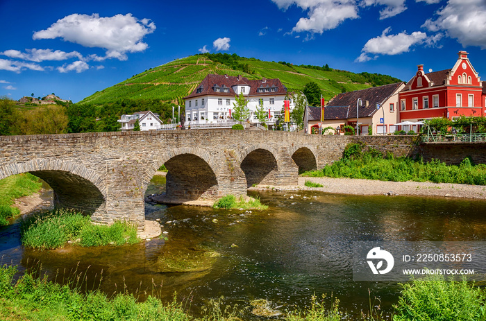 Alte Ahrbrücke bei Rech im Ahrtal, Rheinland-Pfalz