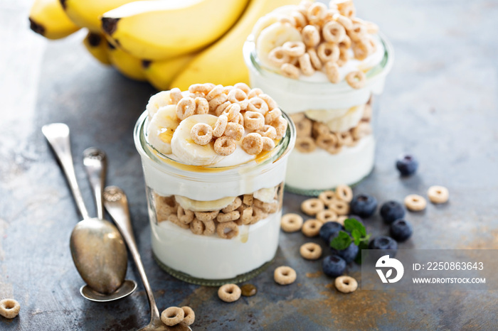 Yogurt parfait with cereal and banana