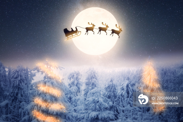Weihnachtsmann und Rentiere fliegen durch eine kalte Winternacht mit Vollmond über einen Wald