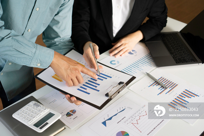 A female financial officer is showing a graph showing the companys fast-growing financial results t