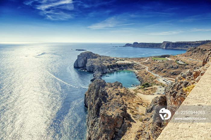 美丽的海景，大海和海湾的俯视图。Lindos，t