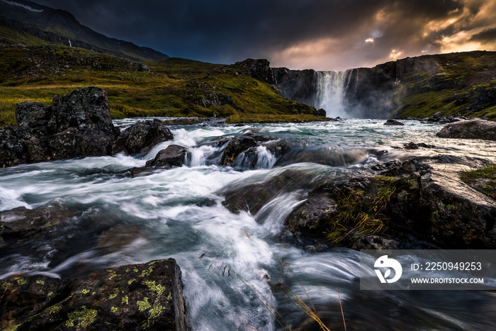 Gufufoss Wasserfall nahe Seydisfjördur in Island