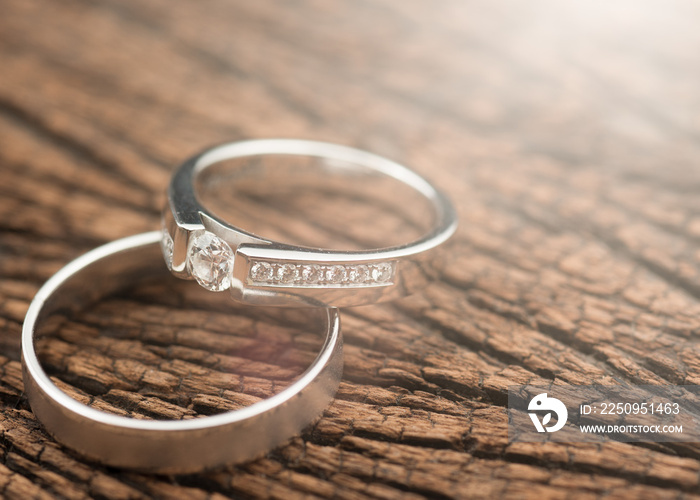 wedding rings on wood,Light Effect