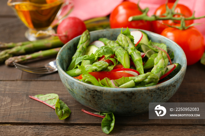 fresh salad with asparagus and tomatoes