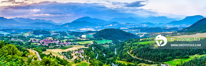 法国阿尔卑斯山夏季日落全景