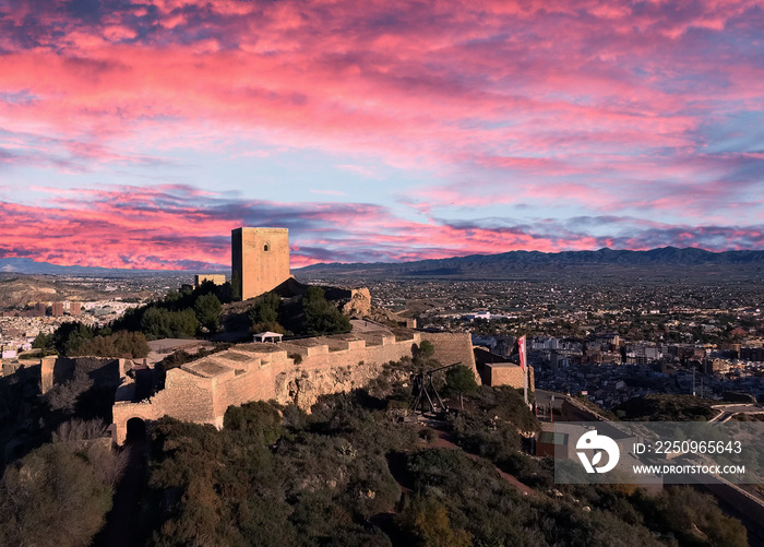 位于西班牙穆尔西亚洛尔卡的洛尔卡城堡是一座起源于中世纪的堡垒。