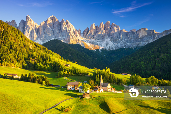 Val di Funes，意大利北部多洛米蒂山脉，奥德勒山脊