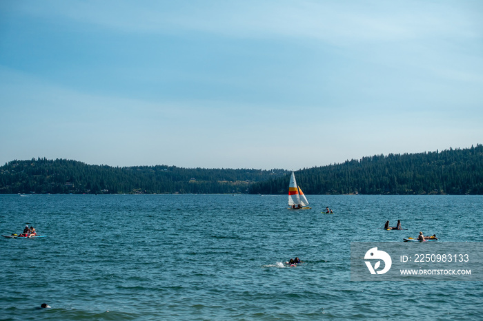 爱达荷州的科尤尔湖（Lake Coeur dAlene）风景和度假胜地