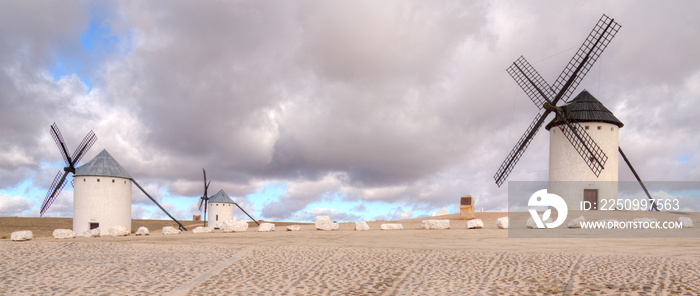 Vieux moulins à vent de la Mancha à Campo de Criptana, Espagne