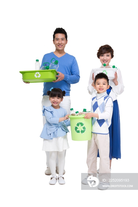 回收空塑料瓶子的节能环保家庭