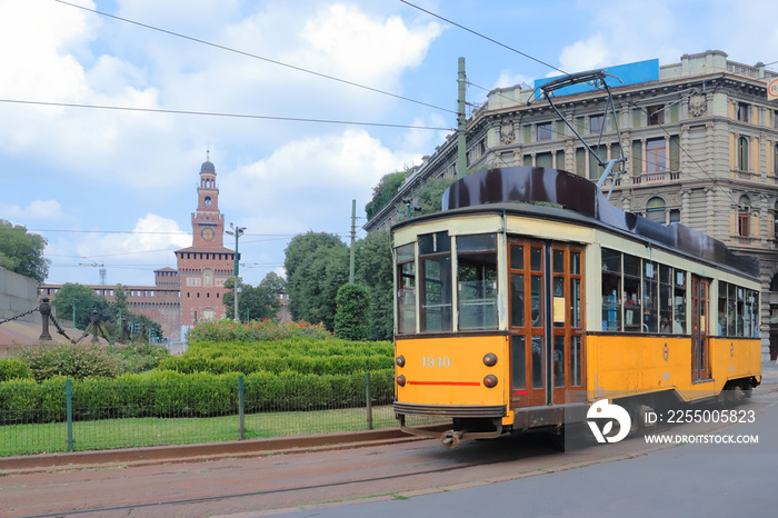 Tram giallo a Milano