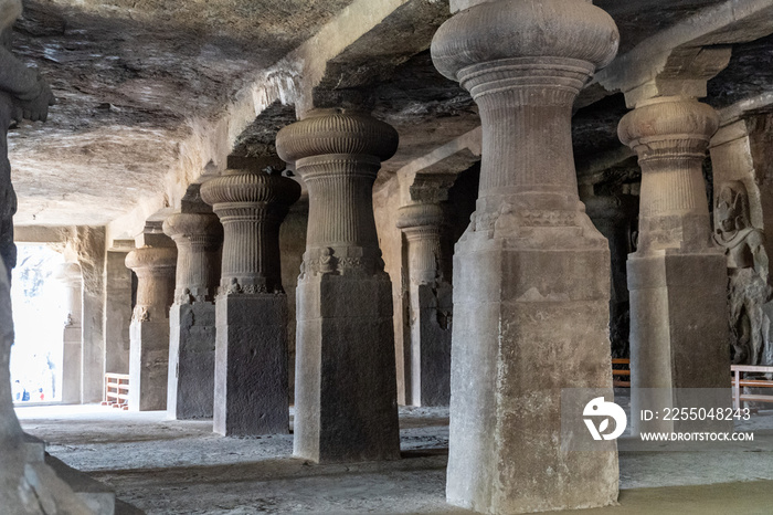印度孟买加拉普里岛大象洞穴遗址的柱子。