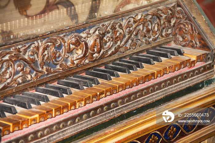 Clavecin très ancien