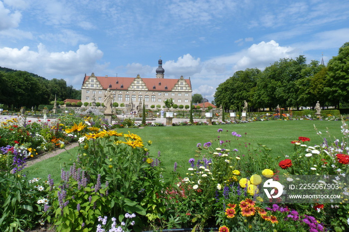 Blühender Barockgarten und Schloss Weikersheim