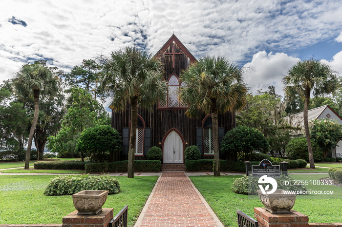 The historic Church of the Cross in Bluffton, South Carolina during the day