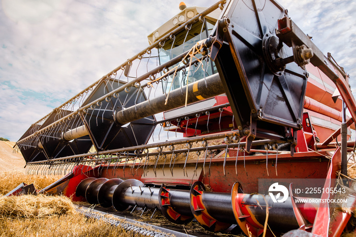 agricultural equipment for harvesting under the sun