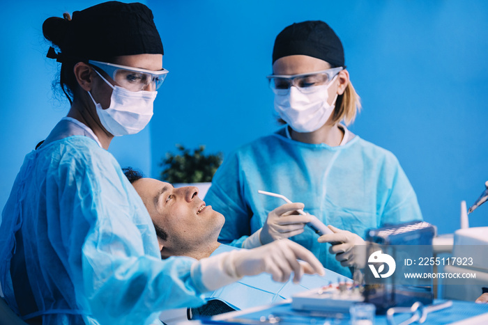 Dentists with a patient during a dental intervention