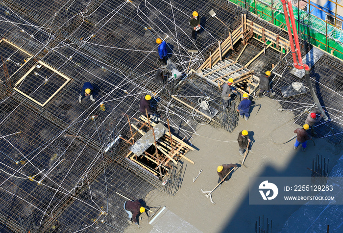 Many workers are working at the construction site