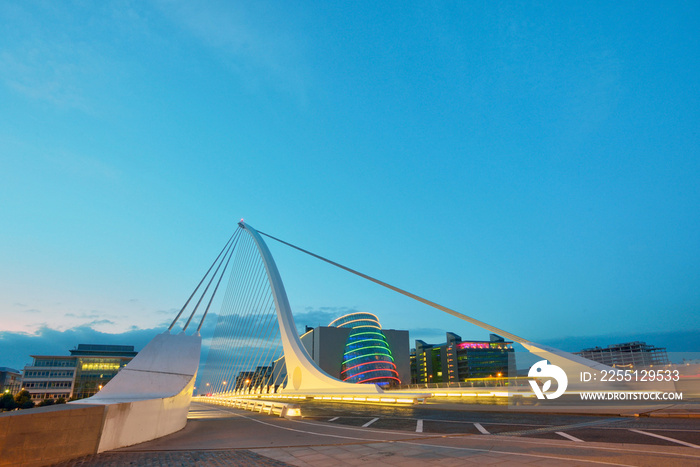 The Samuel Beckett Bridge in night time