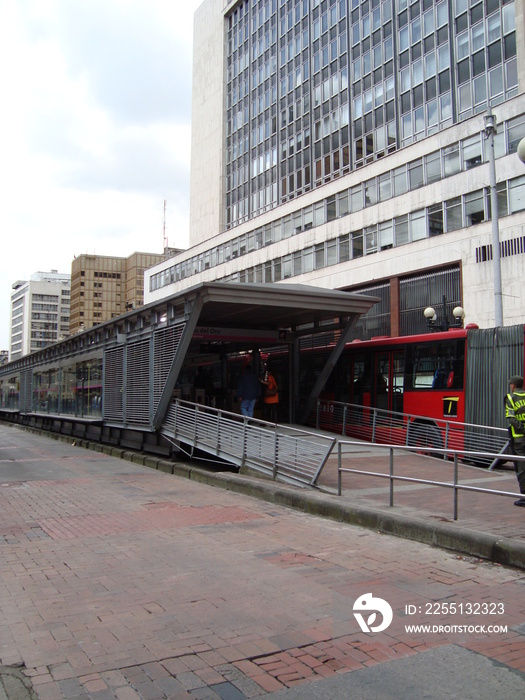 Transmilenio, estacion museo del oro