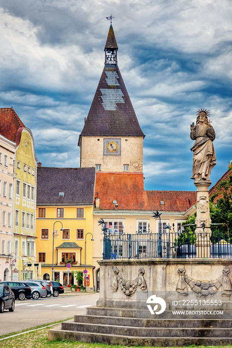 Salzburger Tor in der Altstadt von Braunau am Inn, Oberösterreich, Österreich