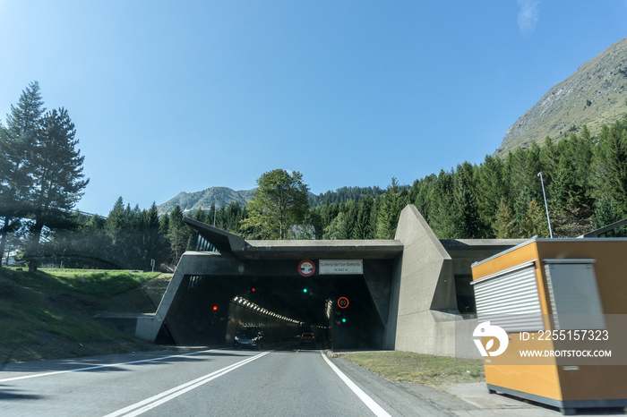 Einfahrt Süd in den Gotthard Tunnel in der Schweiz