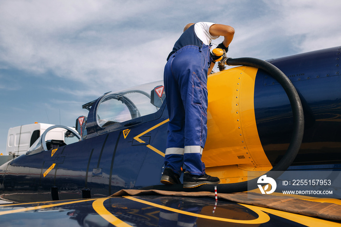 Refuelling of jet fighter aircraft