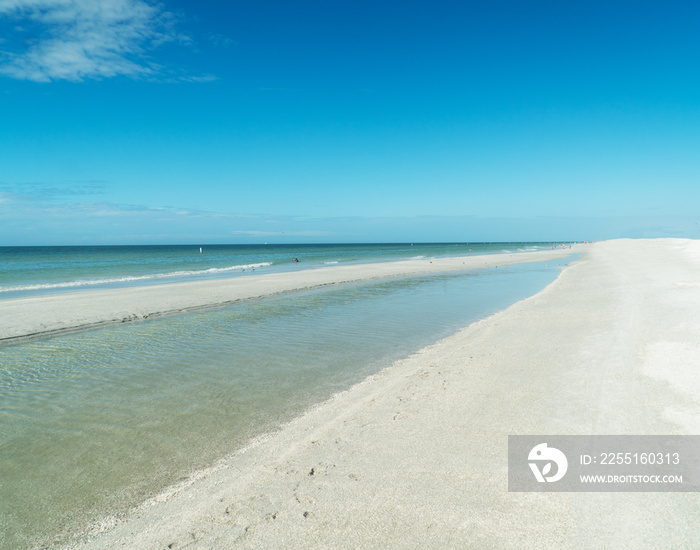 White sand beache at Indian Rocks Beach on the west coast of Florida