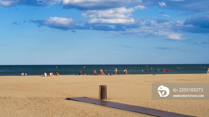 Plage de Port-La-Nouvelle, en saison estivale