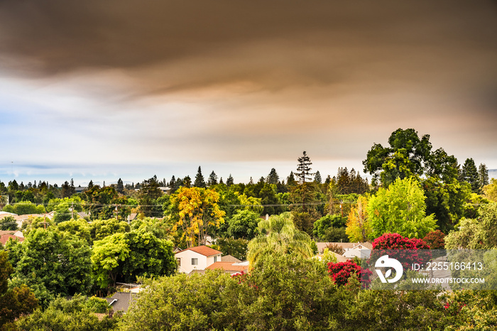 Smoke cloud created by the LNU, CZU and SCU lightning complex wildfires covering the South San Francisco Bay Area sky and causing bad air quality across the entire area; Sunnyvale, California