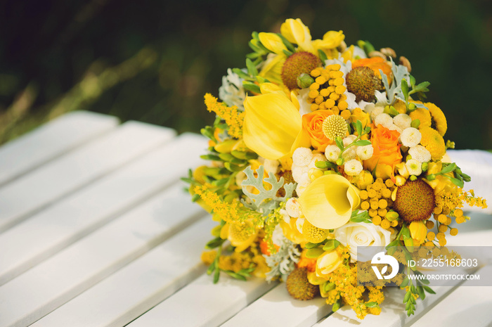 yellow wedding bouquet