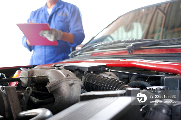 auto mechanic He notes the defective item of the engine at the maintenance center.