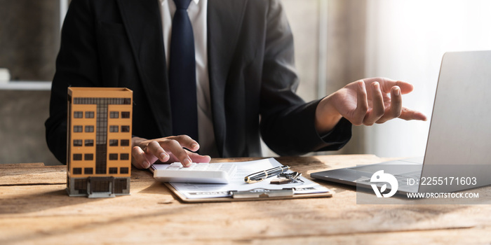 Entrepreneurs, business owners, accountants, real estate agents, A young man using a calculator to calculate his home budget to assess the risks of investing in real estate.