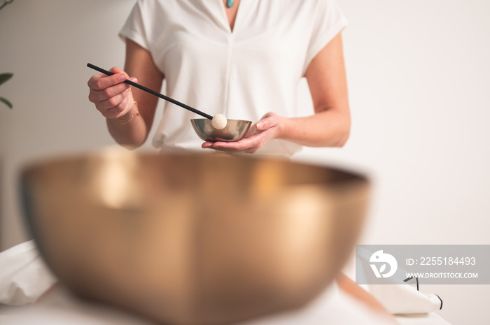 Singing bowls in sound healing therapy with two women