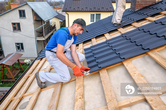 the roof master cuts the plate