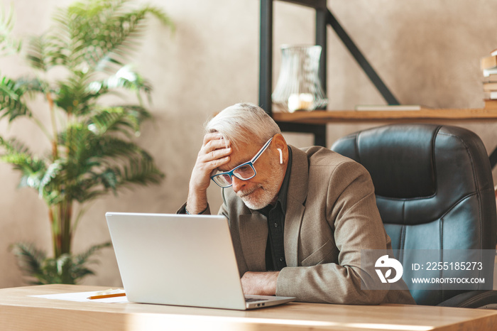 The manager is desperate. A grown-up gray-haired man took hold of his head in the office in front of a laptop. Burnout and business failure. Bankruptcy or dismissal.