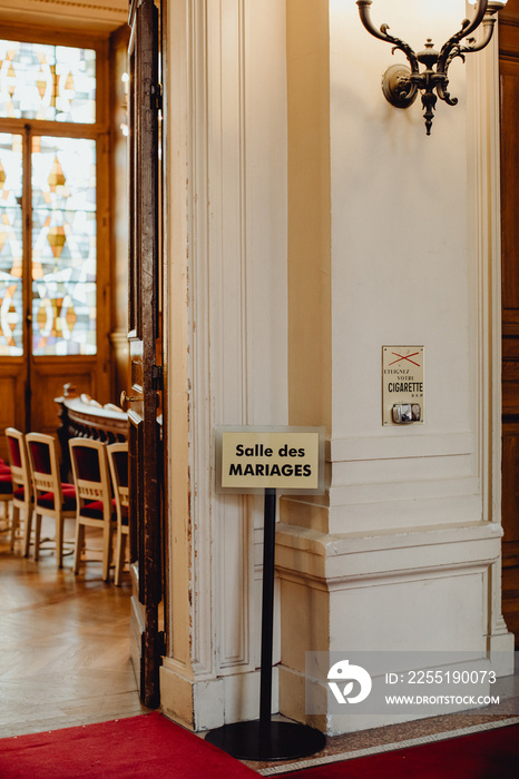 Salle des mariages d’une mairie de Paris