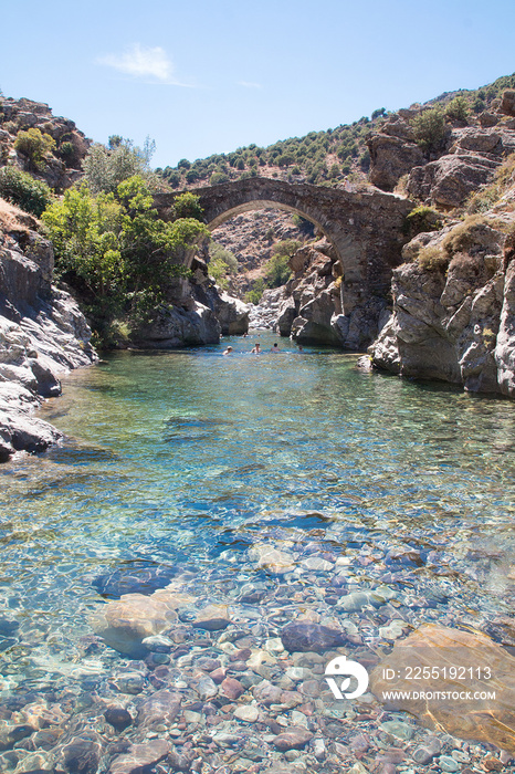 Baignade au Pont Génois d’Asco (Haute-Corse)