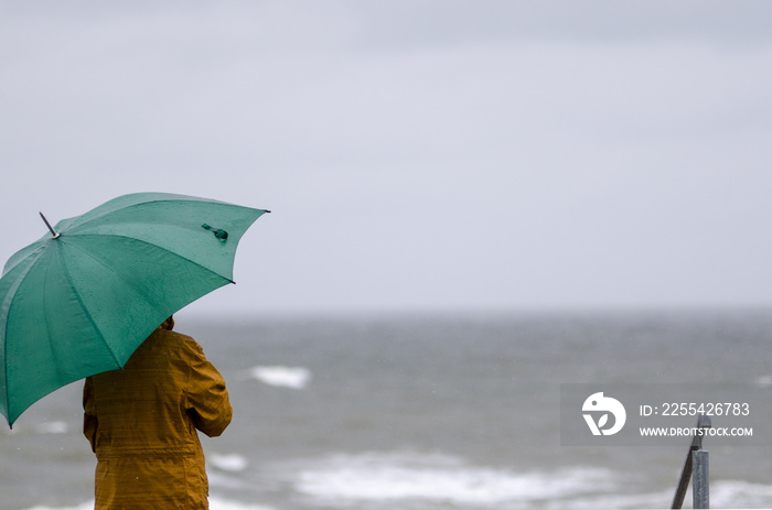 peoble with umbrella with strong weather