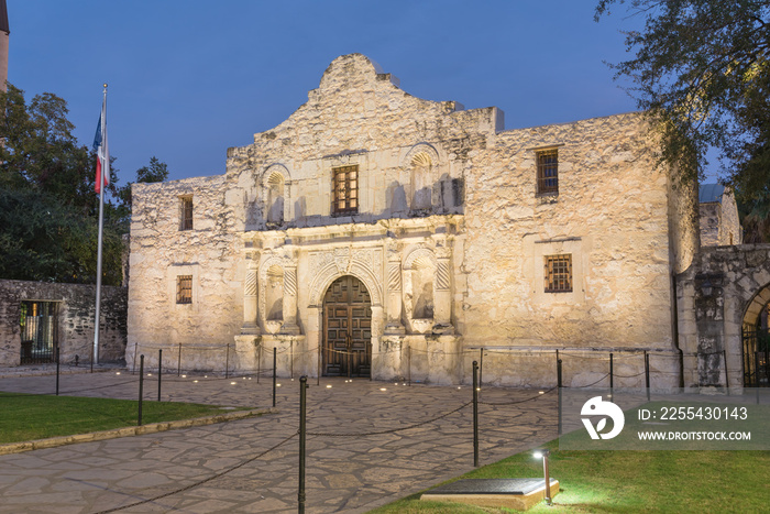 The Alamo Mission in San Antonio is commonly called The Alamo and was originally known as Misión San Antonio de Valero. A top-rated, rich colonial heritage tourist attraction this south-central city